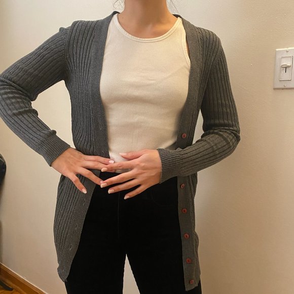 Gray Ribbed Knit Light Cardigan with burgundy buttons - Picture 2 of 3